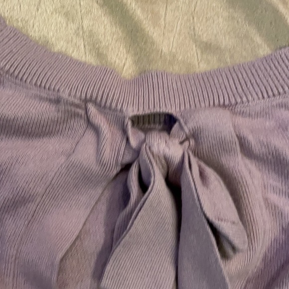 Lavender back bow tie sweater - Picture 3 of 6